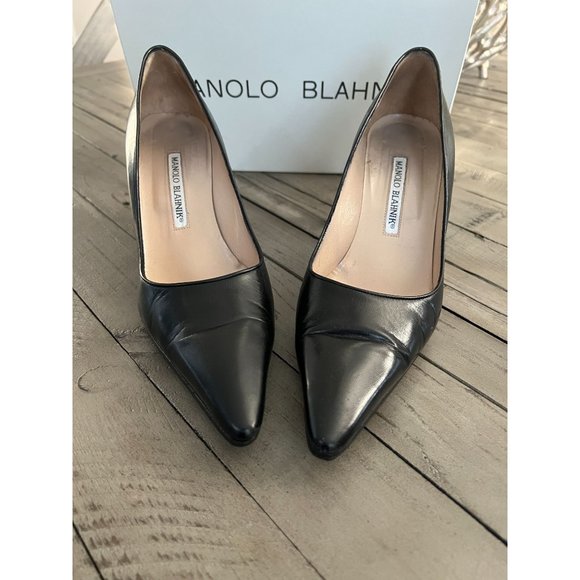 Manolo Blahnik Black Leather Curved Point Toe Pumps - Size 39 - Picture 2 of 8